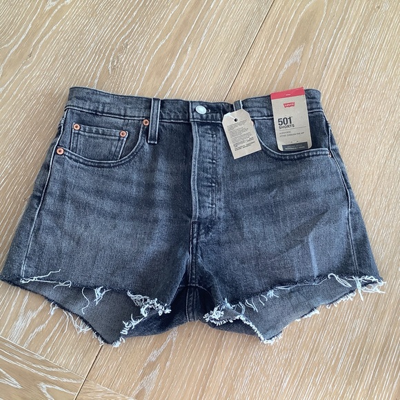 Levi's Pants - NWT Levi’s 501 High Rise Shorts 28